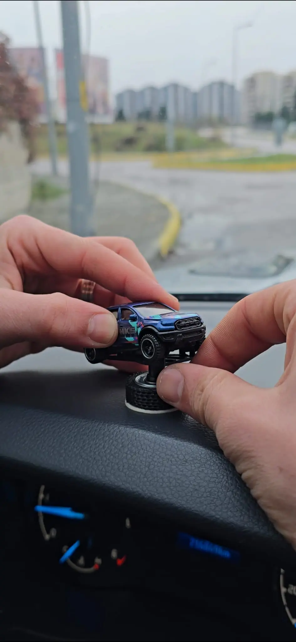 Hot whells-Matchbox-Majorette Araçlara Ayumlu Araç Önü Drift Standı